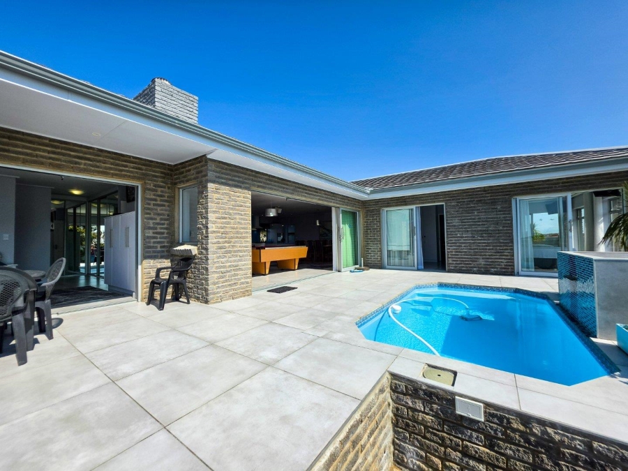 3 Bedroom Property for Sale in Stilbaai Wes Western Cape